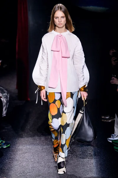 Look 9
